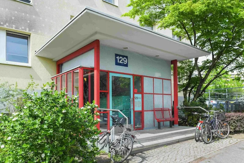 1-Zimmer Wohnung in Marzahn Süd - Perfekt für Wohnungsanfänger — photo 1